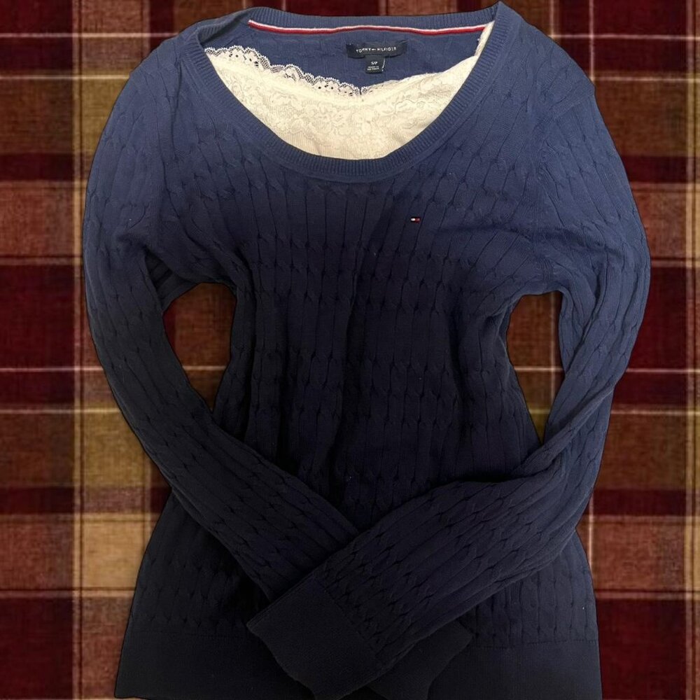 super cute gilmore girls coded Navy Tommy Hilfiger cable knit sweater